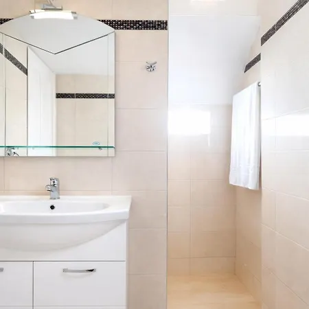 오세아니아 투를로스